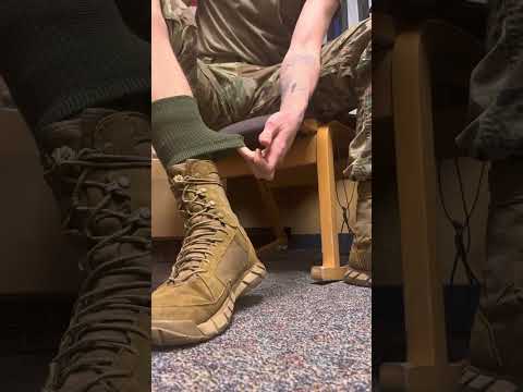 Best way to blouse boots army