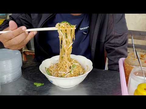 Breakfast with fried rice noodle / Street food 2020 / Khmer fried rice noodle.