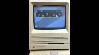 Macintosh SE/30 Boot up.