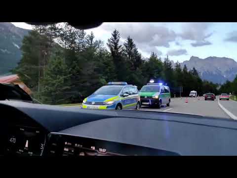 German Police and THW at some checkpoint on the B179 between Füssen and Mittenwald