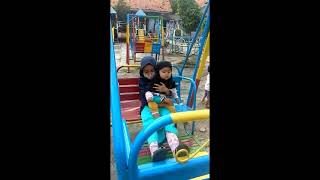 Download lagu De hanum Dan teh khansa main ayunan di sekolah #shorts mp3 Download lagu De hanum Dan teh khansa main ayunan di sekolah #shorts mp3
