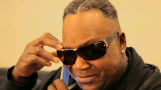 FAFA de MOLOKAI rend hommage à PAPA WEMBA dans MERCI PAPA