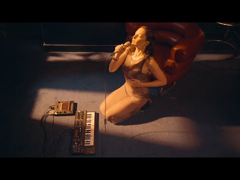 Elkka - 'Your Skin' (Live Session)