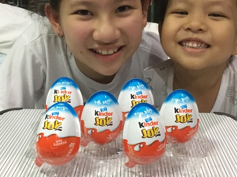 Kinder Joy Surprise Eggs Chefatron Review