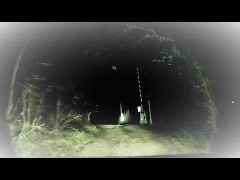 Passaggio a livello Borgo Vignale (AL) di notte dettagli e rotaie # railroad crossing # bahnübergang