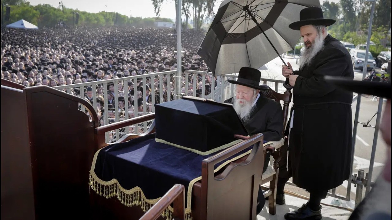 Gerrer Rebbe Leads Thousands in Protest Outside IDF Prison | אלפי חסידי גור בעצרת מחאה מחוץ לכלא 10