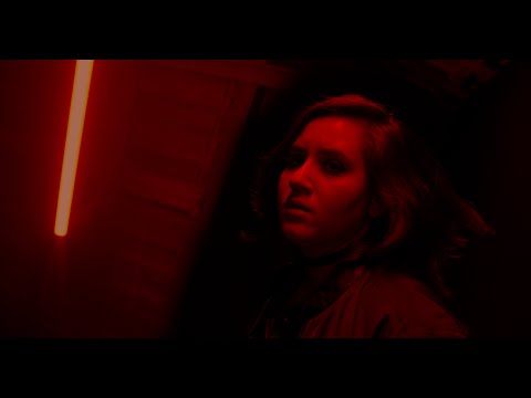 Luana di Angelo - The Wolves Are Never Tired (Clipe)