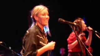 The Waifs perform Lighthouse at Ulumbarra, Bendigo Blues &amp; Roots Music Festival 2019