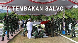 Download lagu Tembakan Salvo dan Isak Tangis Iringi Pemakaman Wakasad Letjen TNI Herman Asaribab mp3
