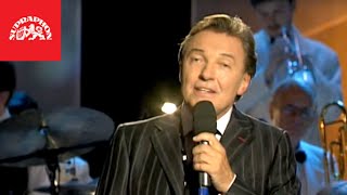 Videoklip: Karel Gott - Dál až na měsíc s textom piesne Videoklip Karel Gott - Dál až na měsíc s textom piesne