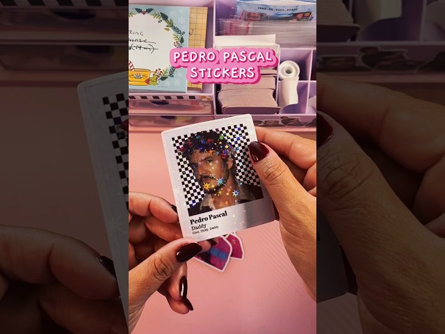 Vídeo relacionado con Ultimate Pedro Pascal Fan Pack: Including a Huge Double Sided Poster & Sticker Sheet