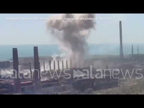 Ucraina, gli attacchi all'acciaieria Azovstal di Mariupol non si fermano