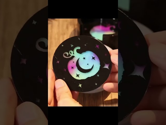 Vídeo relacionado con Kioball Estatua de Quiromancia de la Mano de, Estatuilla de Mano del, Mano Demoníaca, Decoraciones de Halloween, Decoración del Hogar, Adornos de Resina de Escritorio