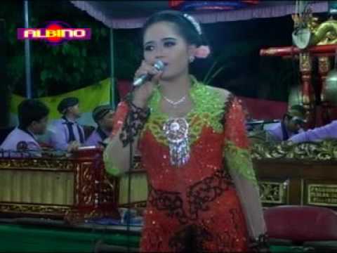 GANDRUNG NGUNGUN voc; RINI EPELEDUT