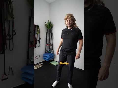 Willi trainiert seine Beine aus dem Home-Office Per Remote #funnyfitness #funnyfriday