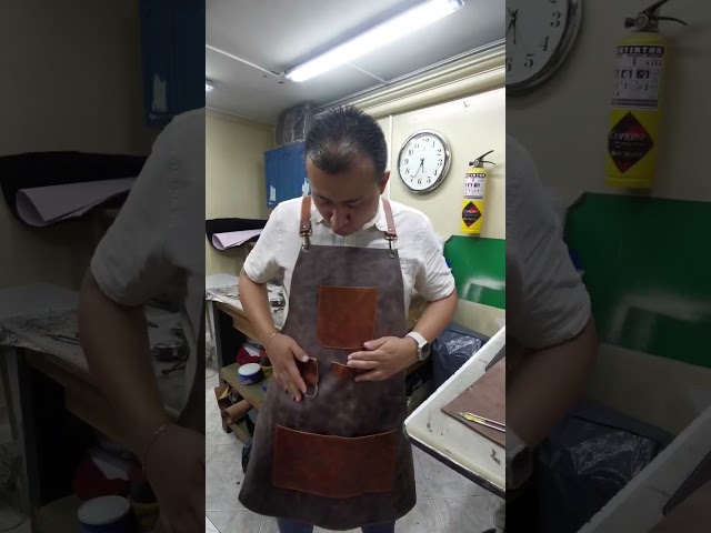Vídeo relacionado con Delantal de cocina de manga larga para adultos, impermeable, para artistas de carnicero, rojo (Maroon), M