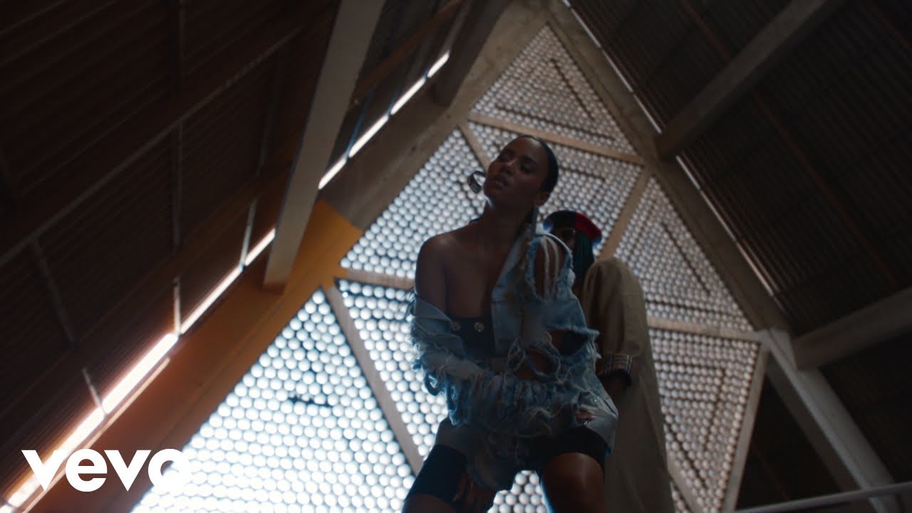 Mayra Andrade — Pull Up