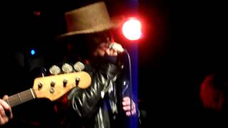 ADAM ANT MARBLE FACTORY - TABLETALK (Guitarist mess up at end?)