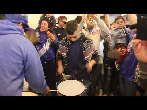 "La brava , vamos todos a la cancha porque tenemos huevoðŸŽ¶ðŸŽ¶" Barra: La Brava &bull; Club: Alvarado