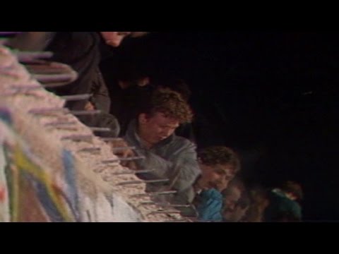 1989: The Berlin Wall falls