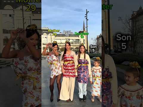 One family- 2 sisters with two kids dance! 🎄🎅🏻♥️