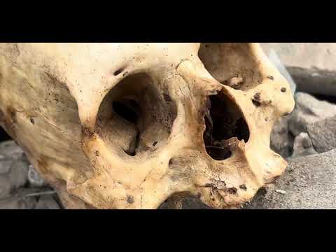 💀😱 ¡ENCUENTRO CEMENTERIO ABIERTO EN CHEPÉN! CADÁVERES CON VIDA SE MUEVEN 😨