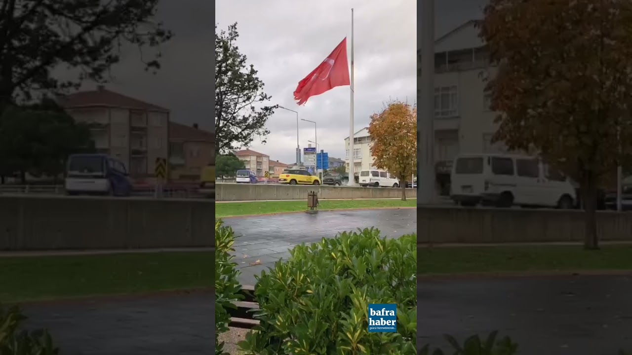 Bafra’daki Yırtık Dev Bayrak Tepki Çekti