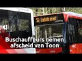 Buschauffeurs nemen afscheid van collega Toon die overleed aan corona