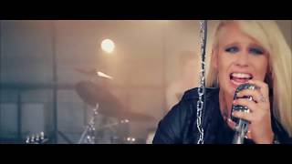 Liebt sie dich wie ich? Lyrics English Translation