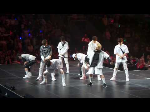 Stray Kids Intro + District 9 - Kcon NY 2018 Day 1