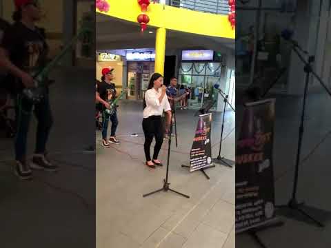 Cinta - Cover by Lily Azirah ( Secret Buskers ) - Sejati Walk Sandakan