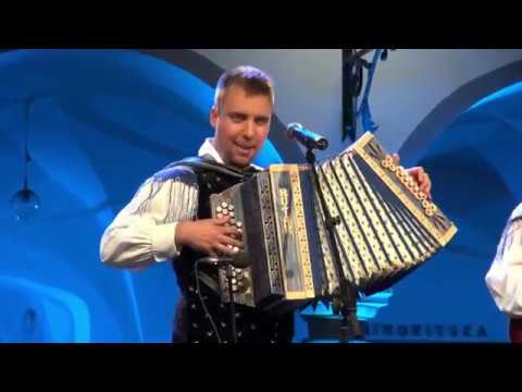 Ansambel Opoj - Mlad ali star (v živo)