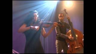 Queen of the Damned - Beach Scene (Original movie soundtrack), performed by Marissa Licata