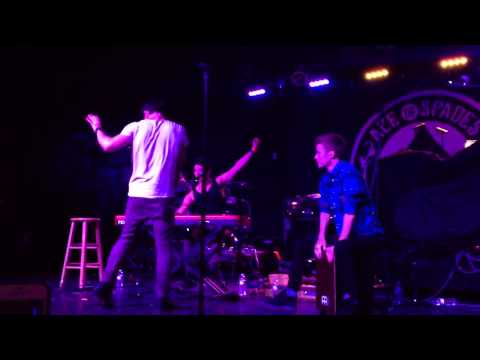 Suit & Tie - Max Schneider (Live)