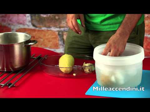 Peel the boiled potatoes in a heat shock