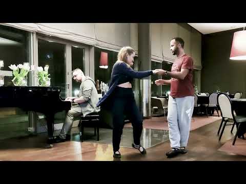 BeING improvising spontaneously at King swing 2023 on a piece played by Piotr Wisniewski