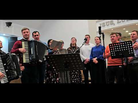 Grupul de tineri reunit ~ De ţara Ta, Doamne! ~ Ierusalime cetate împodobită...