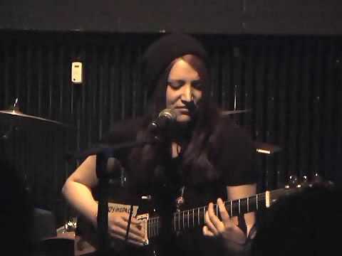 Evelinn Trouble - Love me, love me ...