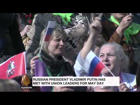 Russians rally in Red Square for May Day