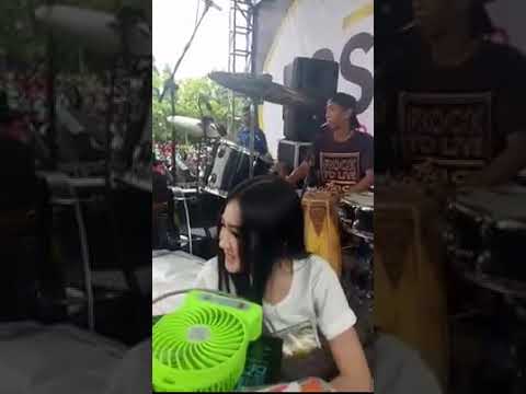 Nella kharisma main drum bersama cak malik