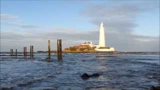 preview picture of video 'St Mary's Lighthouse & Island Whitley Bay- St Mary's Lighthouse at low tide'