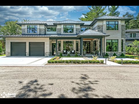 Luxurious Custom Built Home in Oakville South