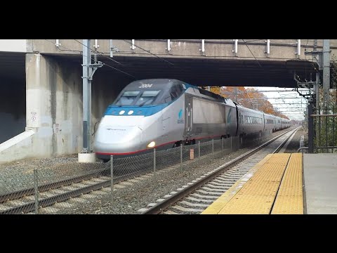 Acela speeds through Kingston blasting its horn!!