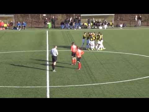 Mike Cyubahiro (Vitesse O14) scoort direct vanaf de aftrap