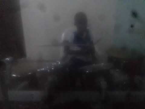 little semilogo warming up his sticks