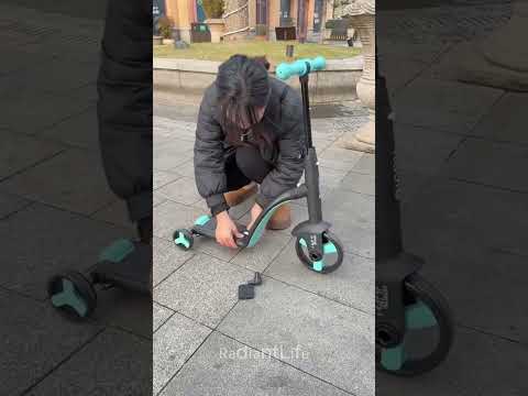 Annesinin minik katlanır bisikleti 😂