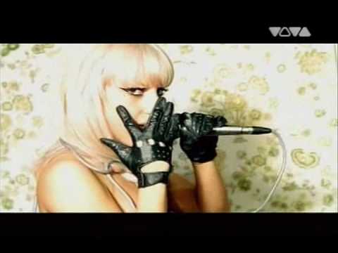 download lagu mp3 mp4 Rihanna Just Disturbia, download lagu Rihanna Just Disturbia gratis, unduh video klip Rihanna Just Disturbia