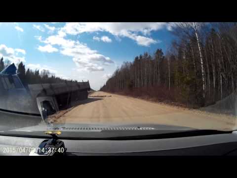 2015.04.09  Новополоцк. Длинномер в кювете