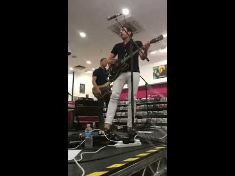 Miles Kane - Killing the Joke (2018.08.14 @ HMV Manchester, UK)