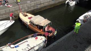 preview picture of video 'STOCKHOLM:  How NOT to take your boat through a lock'